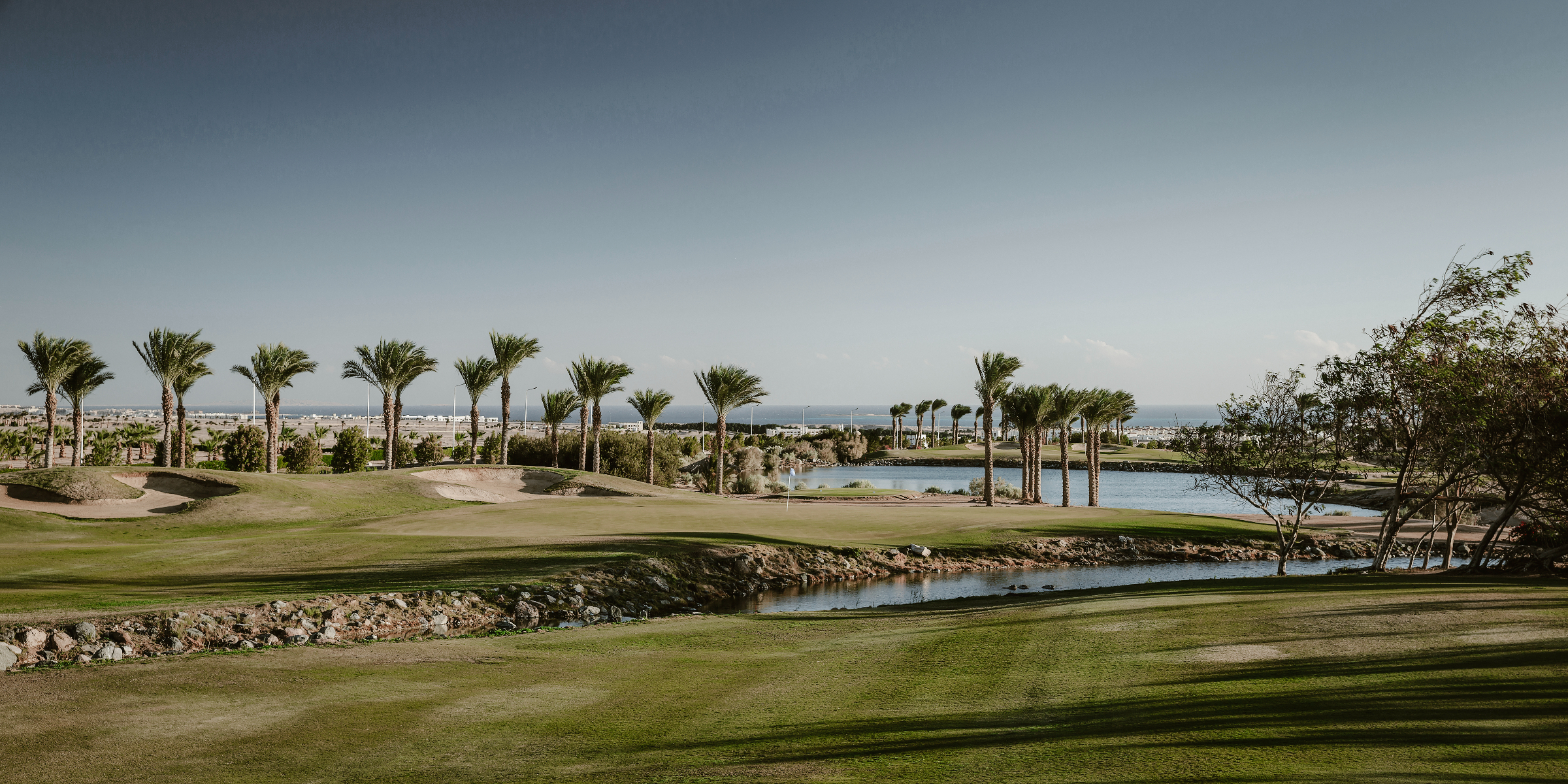 Der Makadi Golf Course bietet einen atemberaubenden Ausblick auf das Rote Meer